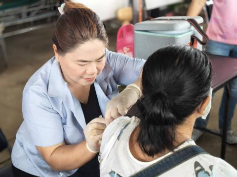 ฉีดวัคซีน ไข้หวัดใหญ่ รพ.สต.หนองแจง