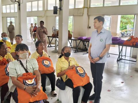 มอบถุงยังชีพ