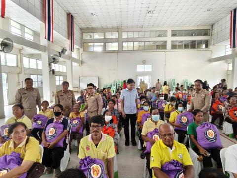 มอบถุงยังชีพ